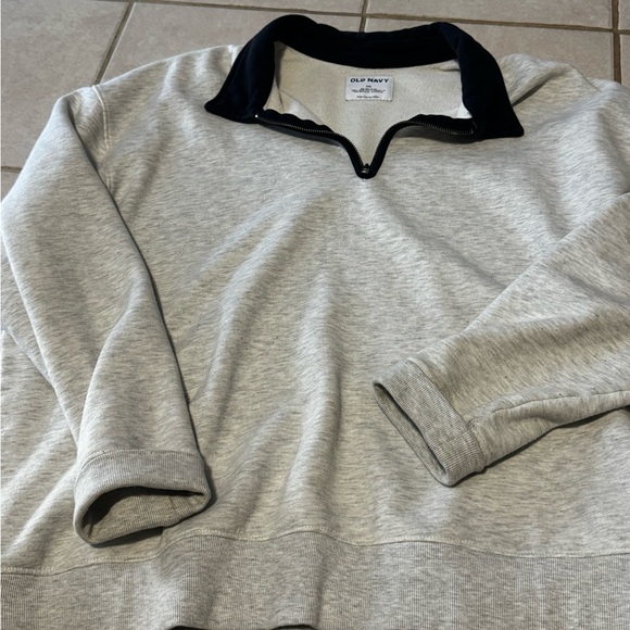 Old Navy Light Gray and Black Fleece-Lined Pullover - Picture 3 of 3